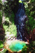 水も空気も澄んだ〝ハリオの滝〟